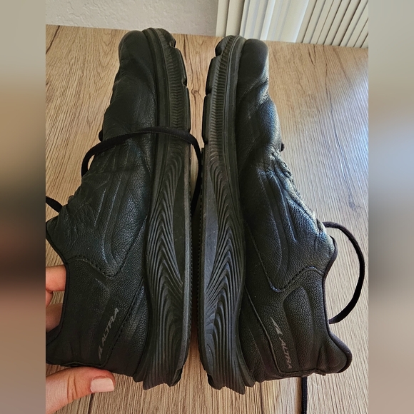 Altra Torin total leather black sneakers size 9 - Picture 4 of 8